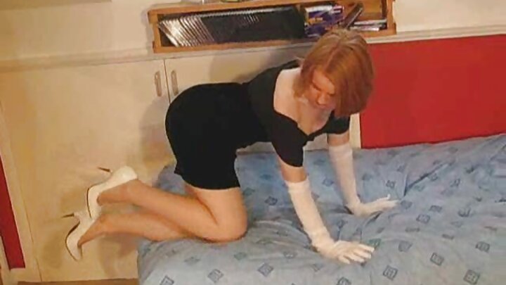 Нежна руска мацка се отдаде на страстен мъж