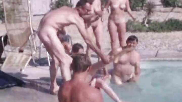 Сладката Алис Бенсън е чукана в дупето от рус мъж