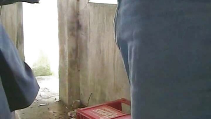 Муж чука майката на друг хулиган в дупето